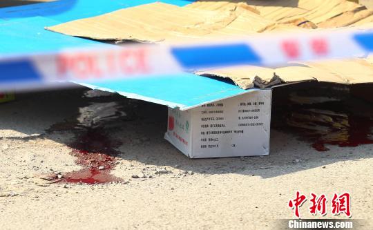 南京发生持枪抢劫案 现场血迹斑斑