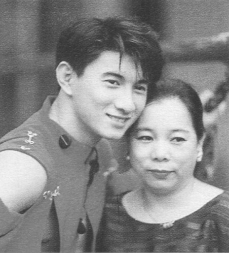 吴奇隆和妈妈感情很好