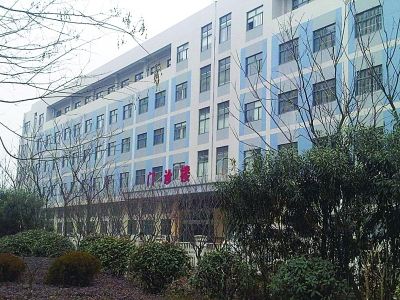 南京一小区对面办公楼私自改建精神病医院(图