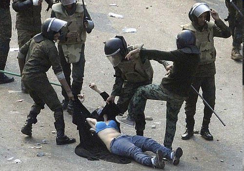 埃及军警被控对女性示威者实施性侵犯 