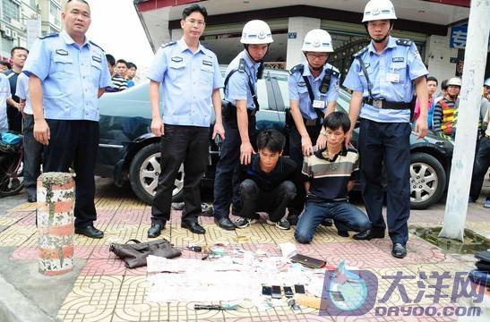 广东河源抓2名毒贩 伪造驾驶证上写公安局地址