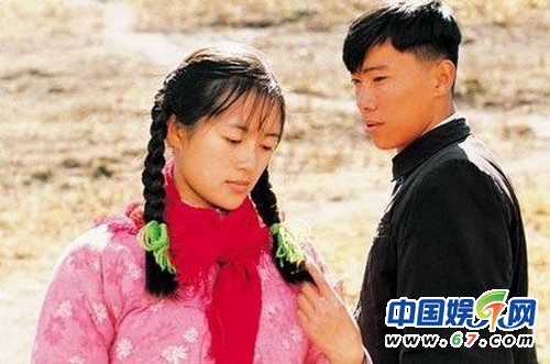 章子怡《我的父亲母亲》剧照章子怡:高调恋爱分手收场1998年,19岁的