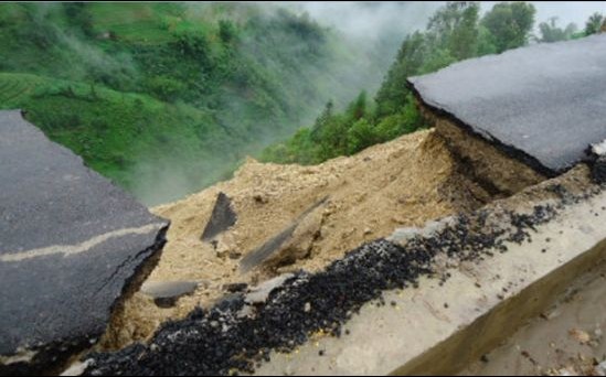 云南省交通厅:元绿公路垮塌系因暴雨损毁路基