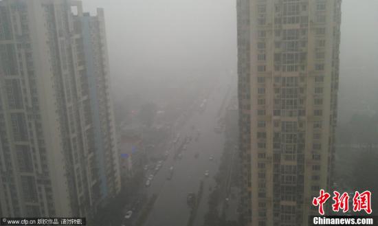 北京迎主汛期首场暴雨 78个航班取消91航班延