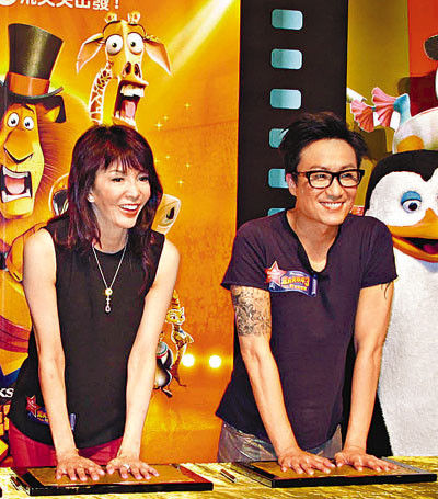 郑中基否认父亲送豪宅奖励老婆 享受育女乐