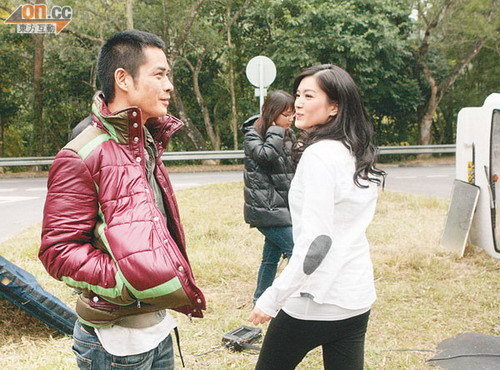 郑嘉颖绯闻传不停 周丽淇苟芸慧争做“嘉颖嫂”_新闻台_中国网络电视台