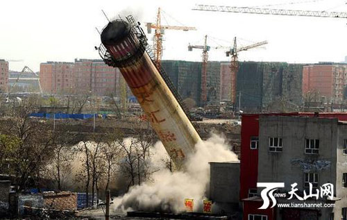 ����ͼ��4��15�գ�λ���½���³ľ���е��ѱ����ʻ�������һ��30�׸ߵ�ȼú��¯�̴ѱ��ɹ����ƣ���־��2012����³ľ�빩�ȡ�ú������������ʽ������