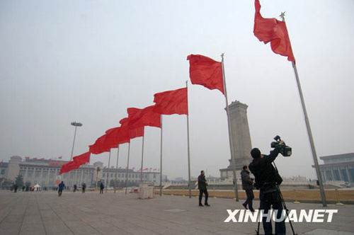 记者360°全景拍摄两会时的天安门广场(图)_C