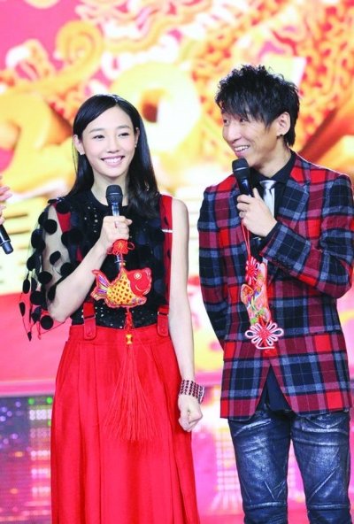 首度同台对唱情歌《水晶》,值得一提的是两人的儿子陈元宝成为当晚最