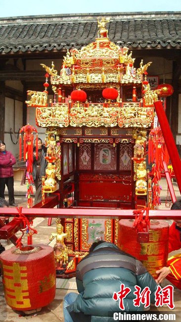 浙江男子迎亲花轿用24k纯金装饰 可抵一幢小楼