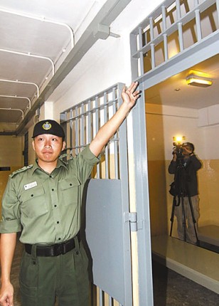 香港惩教署软硬兼施预防囚犯自杀或自残图