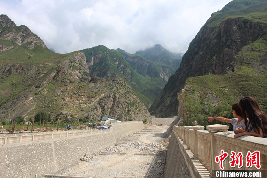 图为已近完工的三眼峪泥石流灾害治理现场.中新社发 殷春永 摄