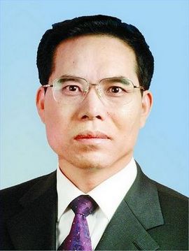 聂辰席同志简历聂辰席,男,汉族,1957年7月生,灵寿人,1993年2月入党