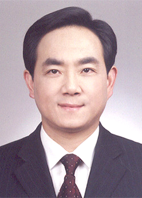 徐麟同志简历徐麟,男,1963年6月生,汉族,上海市人,1982年9月加入中国