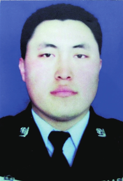 交警杨鹏被碾轧处.《燕赵都市报》供图