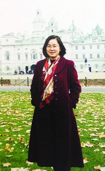 大学舍友眼中的华春莹:当时大家都喊她"迎春花"_新闻台_中国网络电视